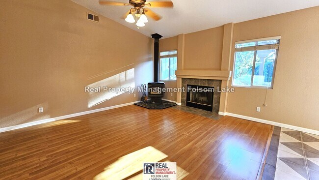 Building Photo - El Dorado Hills 4 bedrooms and 2 baths home with Detached 1 bedroom and 1 bath Cottage