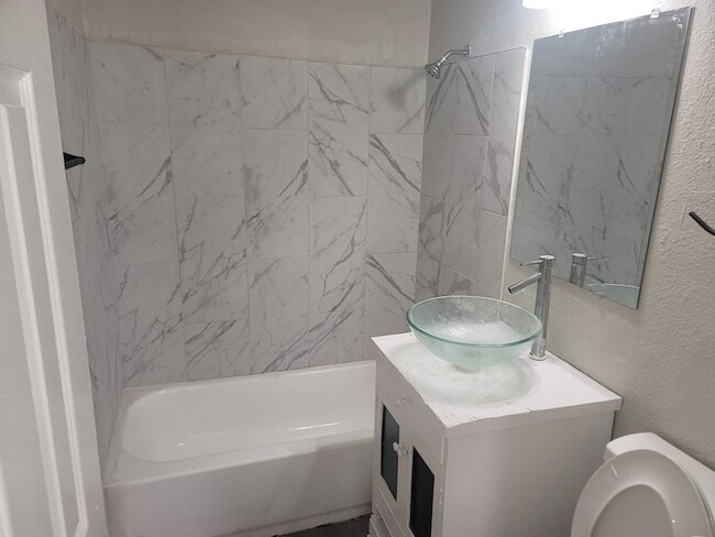 Building Photo - 5322 Pershing St