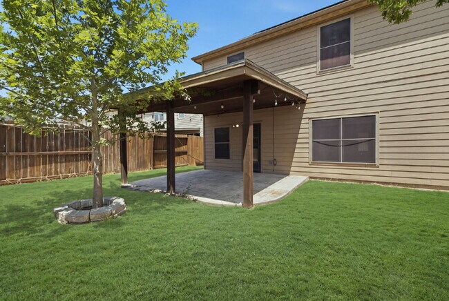 Building Photo - House in a Gated community with SOLAR PANELS!