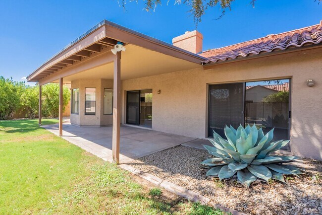 Building Photo - Scottsdale Ranch - Three Bedrooms and POOL!