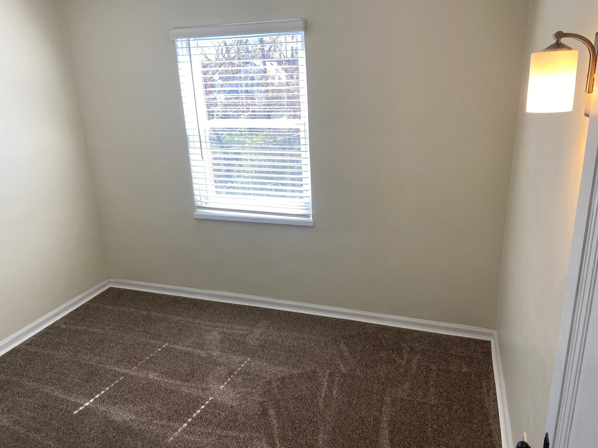 Building Photo - 530 Hadley Ave