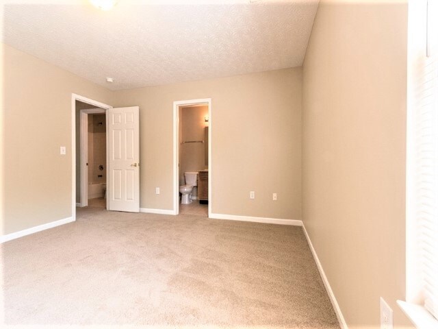 Building Photo - 5 S Ridge Dr