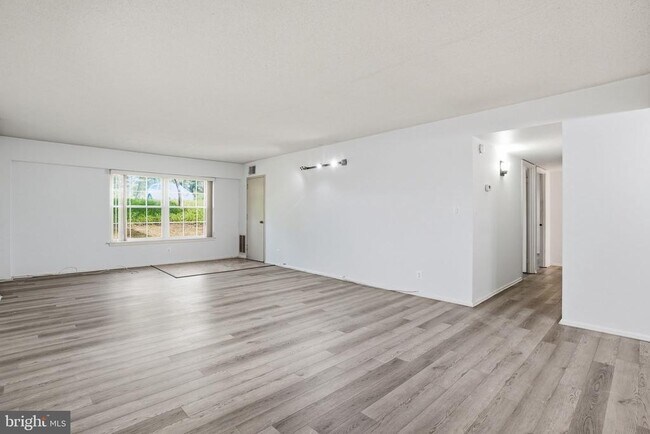 Building Photo - 7651 Tremayne Pl