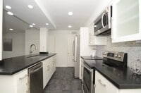 Building Photo - 5524 Beverly Hill St