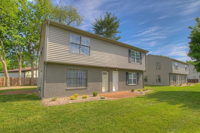 Building Photo - Remodeled 2BR Townhome in Spring Hill