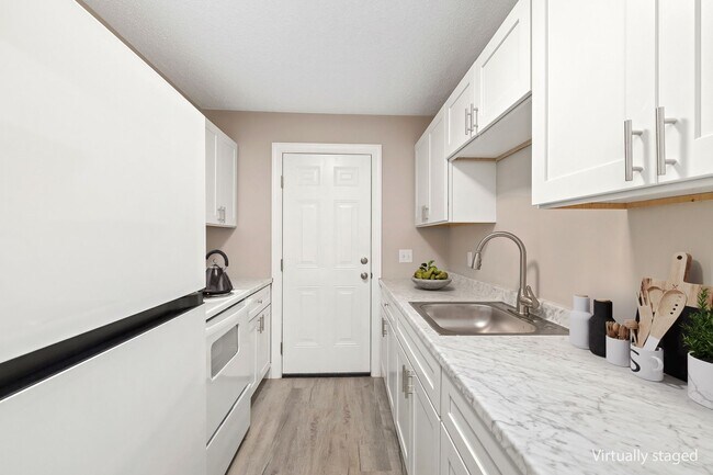 Building Photo - Bright 3-Bedroom, 1-Bath Apartment in Sumter, SC – Pinedale Apartments