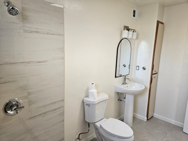 Building Photo - 4445 S Kostka Ave