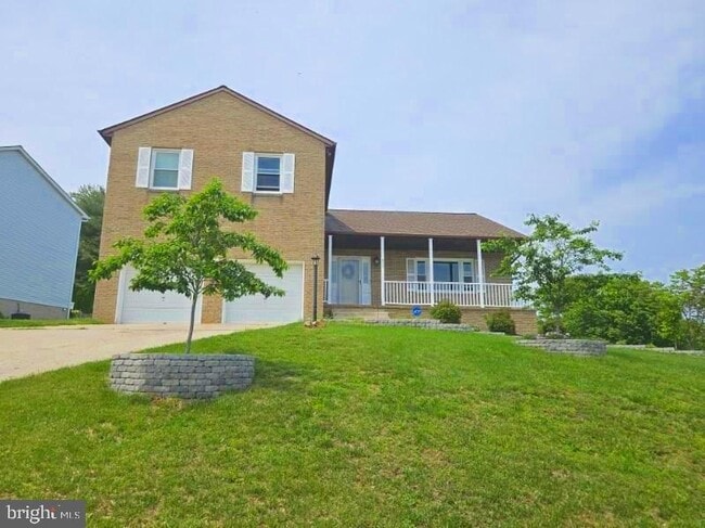 Building Photo - 911 Hedgerow Ct