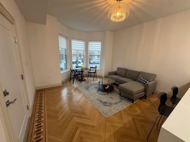 Building Photo - 315 25th St