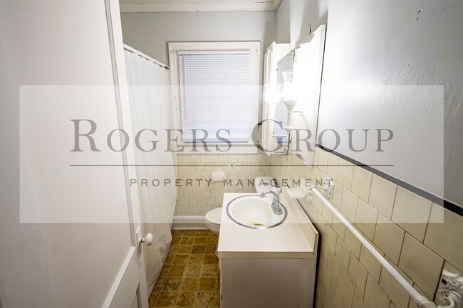 Building Photo - 1443 Perry Ave