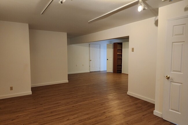 Building Photo - 8542 Battle Point Dr NE