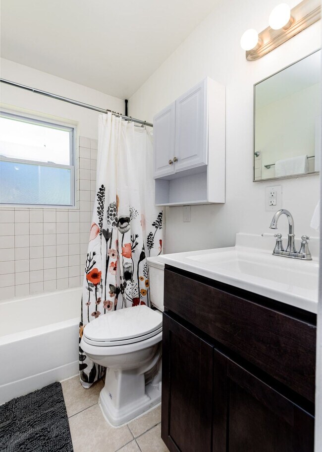 Building Photo - 620 St Bernard Dr