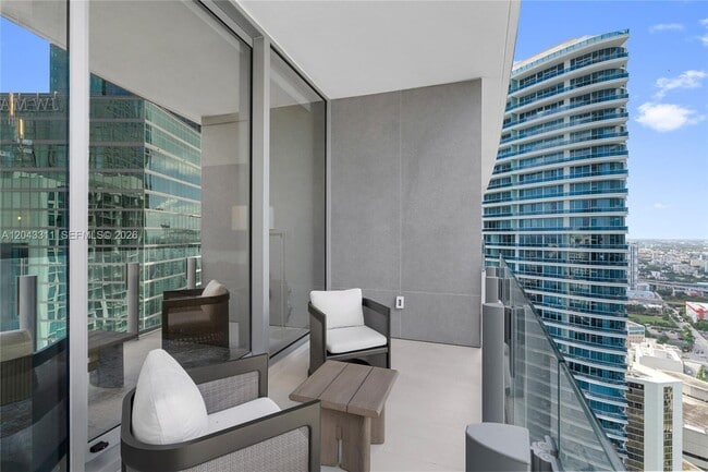Building Photo - 300 Biscayne Blvd Way