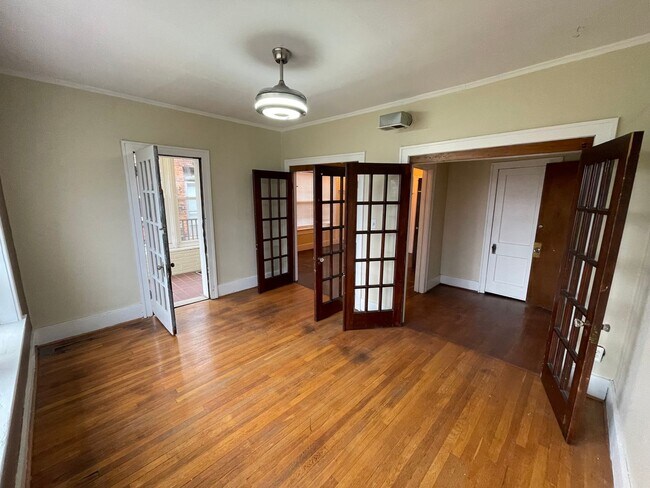Building Photo - CASS D Apartments-5338