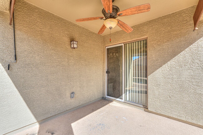 Building Photo - 43749 W Magnolia Rd