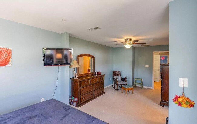 Building Photo - End Unit townhouse w/bump out in Ballenger Creek ready for you mid May!