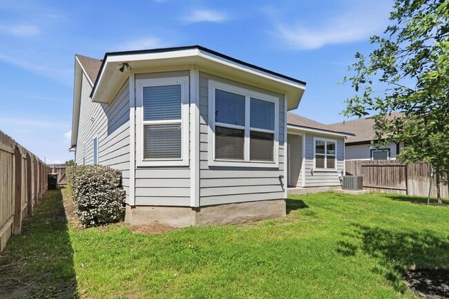 Building Photo - 103 Trailside Ln