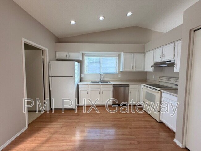 Building Photo - 5135 E Evergreen St