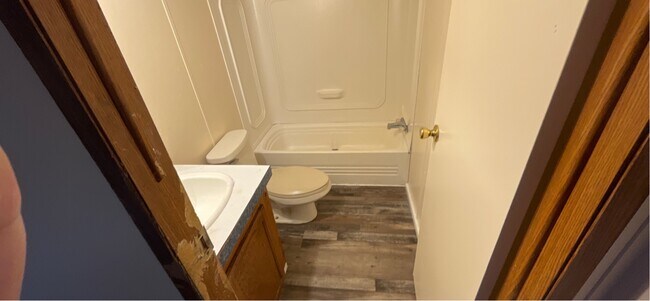 Building Photo - 204 E Browning St