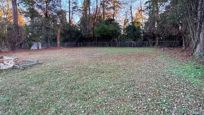 Building Photo - 112 Crestview Dr