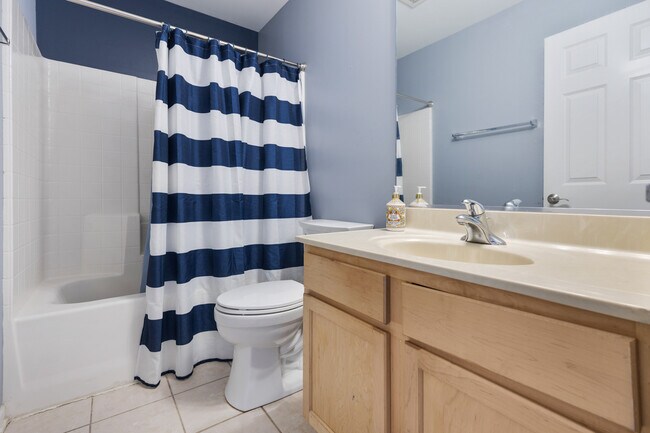 Building Photo - 460 Vaughn Cir