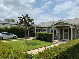 Building Photo - 959 N Hobart Blvd