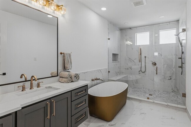 Building Photo - 408 Vista Buena Trl