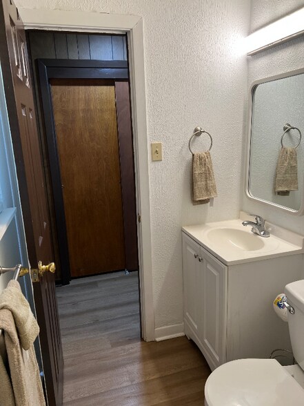 Building Photo - 1708 Holloman Dr