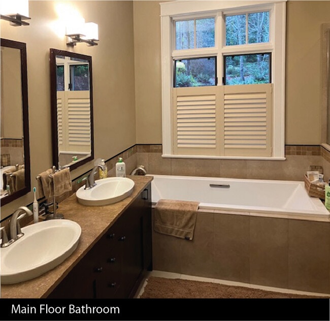 Building Photo - 270 Olympic Dr SE