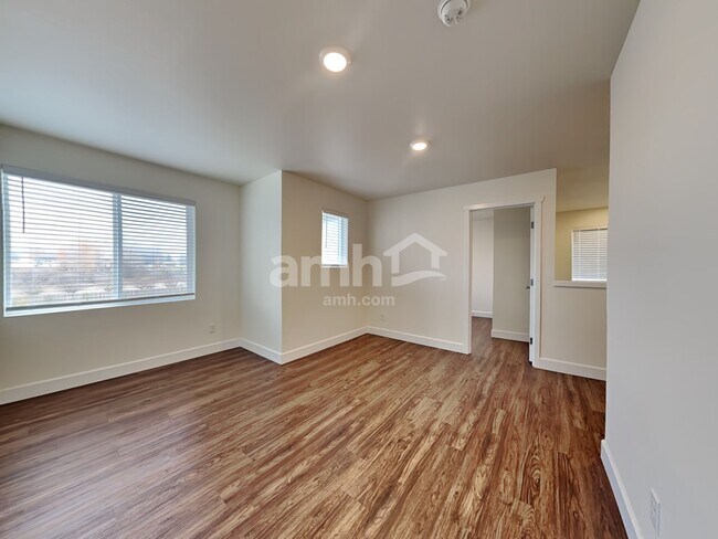 Building Photo - 19215 15th Ave Ct E