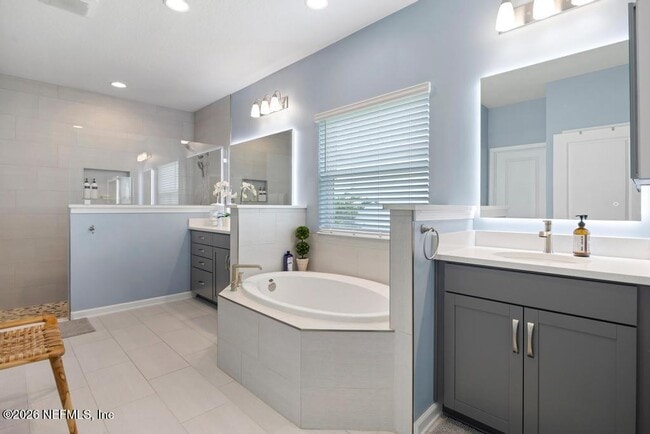 Building Photo - 221 Marquesa Cir
