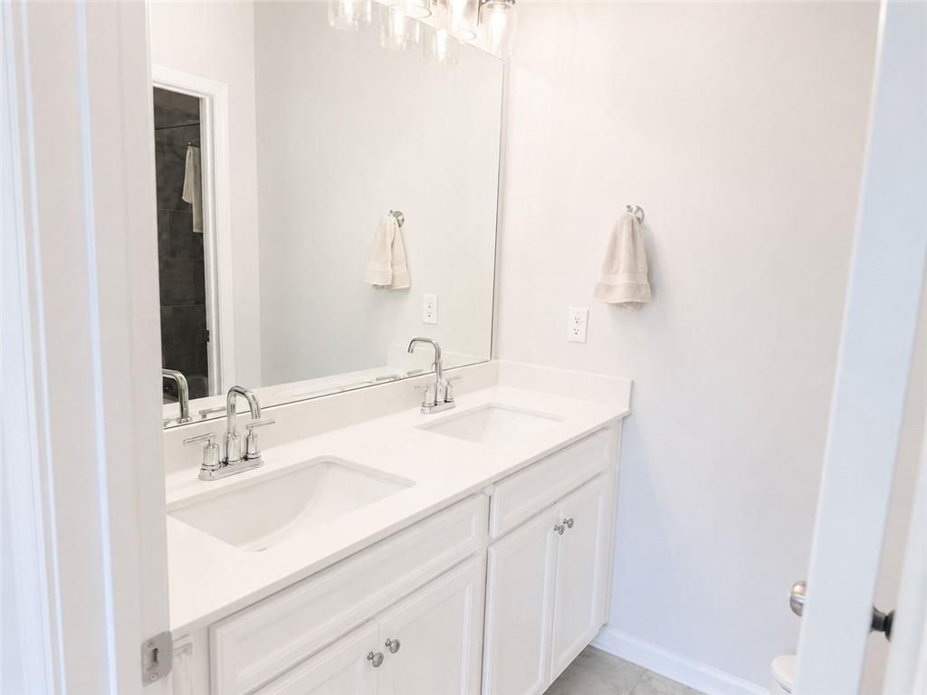 Building Photo - 580 Briard Dr