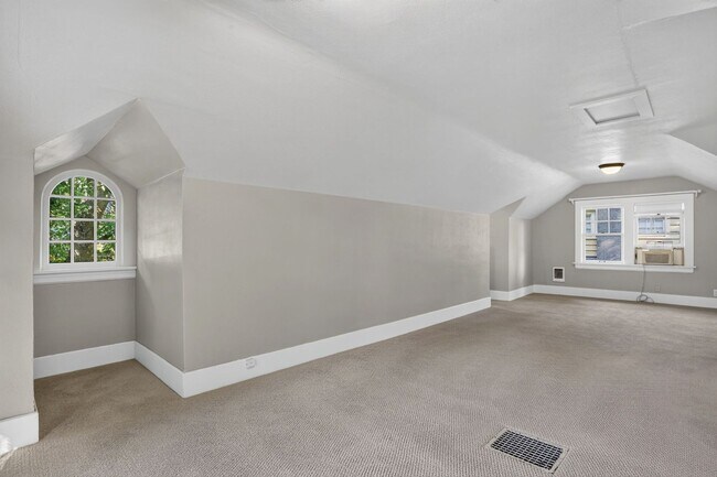 Building Photo - 3434 NE 18th Ave