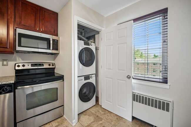 Building Photo - 69B Troy Dr