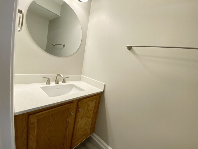 Building Photo - Three Bedroom, Townhome in The Farm!
