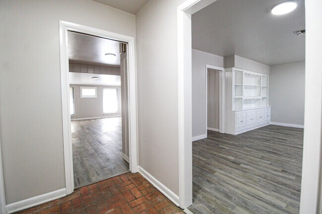 Building Photo - 434 Cosgrove St