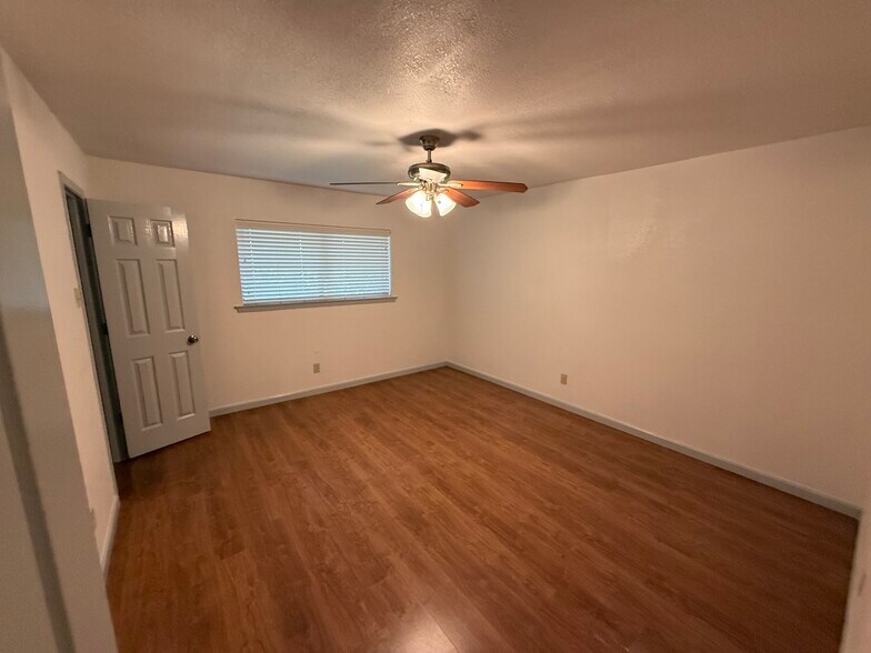 Building Photo - 254 Linda Ln