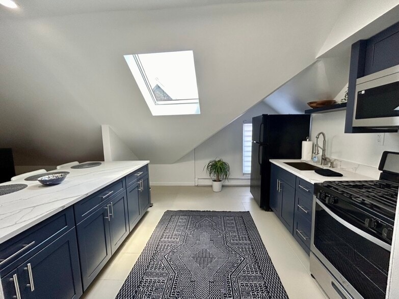 Building Photo - 16 Union St