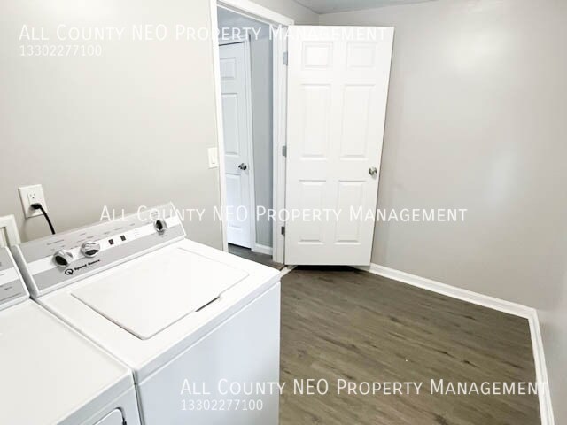 Building Photo - 2092 W 105th St