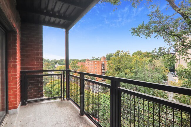 Building Photo - 7611 Maple Ave