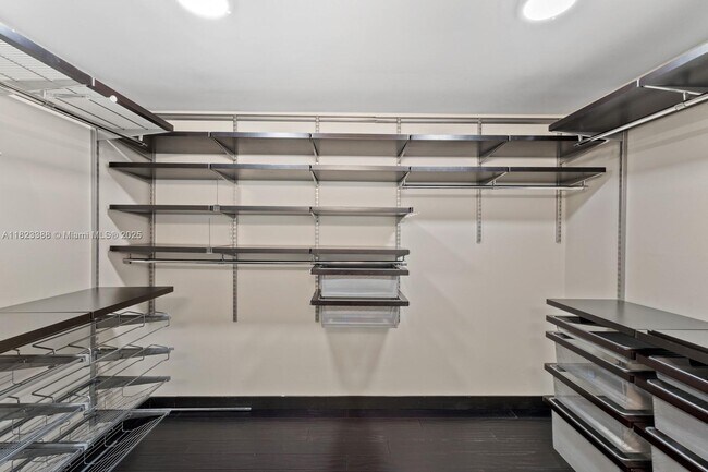 Building Photo - 161 Crandon Blvd