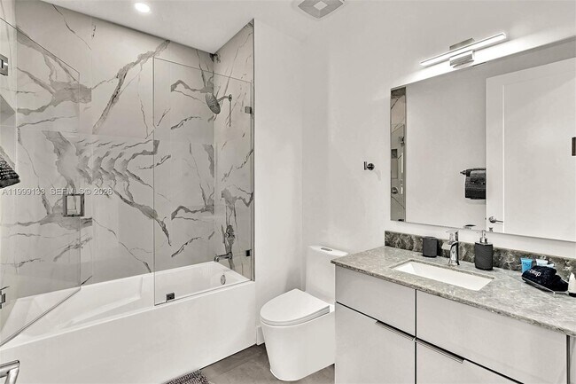 Building Photo - 2100 Miami Rd