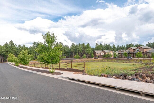 Building Photo - 2477 W Mission Timber Cir