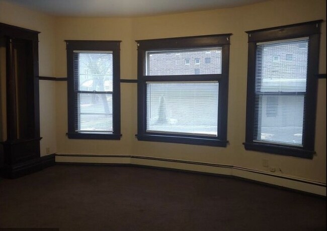 Building Photo - 619 N Mendota St