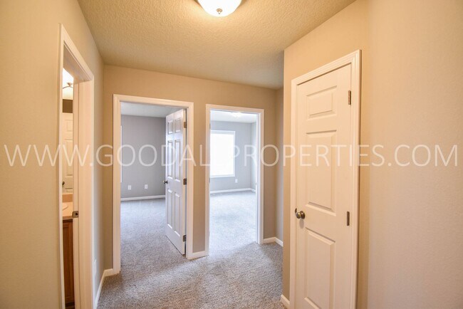 Building Photo - 3 Bedroom 2 Bath Townhome end unit in Glenn Village!!!