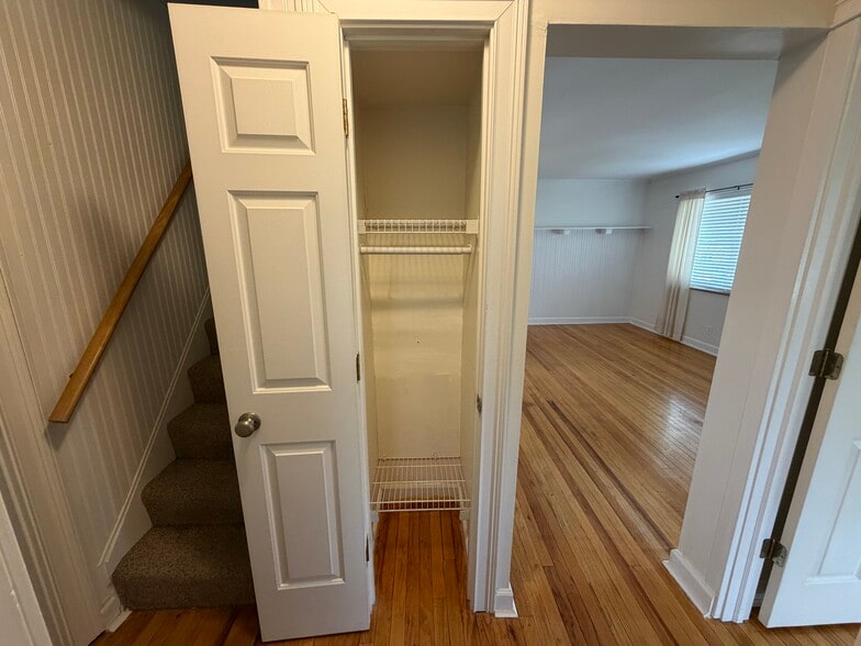 Hall - Linen Closet - 2641 Vanderen Dr