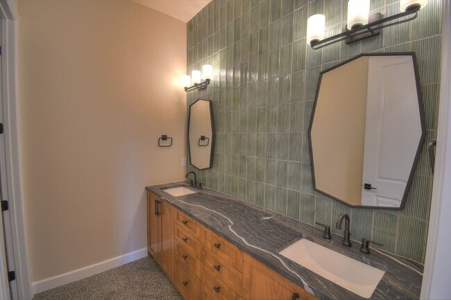 Building Photo - Brand New 3bd/2ba Available