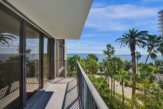 Building Photo - 1450 Brickell Bay Dr