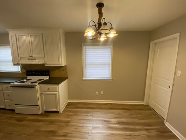 Building Photo - Introducing our charming home in the desirable Chesapeake "ASK ABOUT OUR ZERO DEPOSIT"