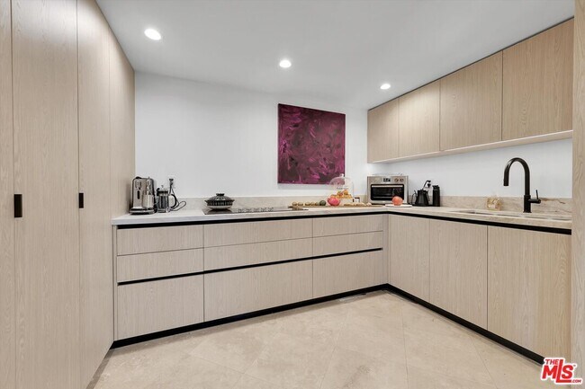 Building Photo - 1300 Summitridge Dr